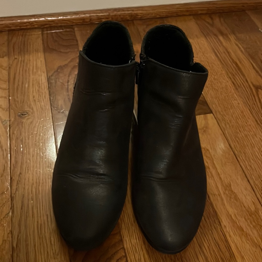 Black faded glory ankle boots with inside zipper and back woven style heel sz 8